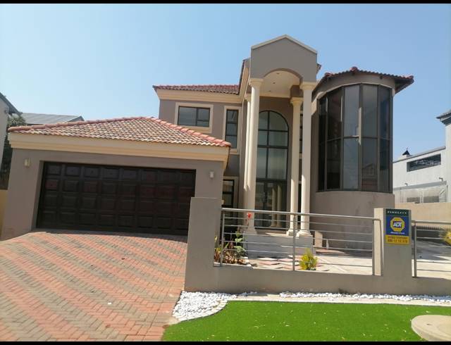 5 BEDROOM HOUSE FOR SALE IN THORNHILL